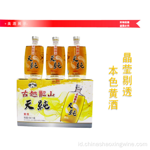 ShaoxingTian Chun Wine mengisi botol-botol